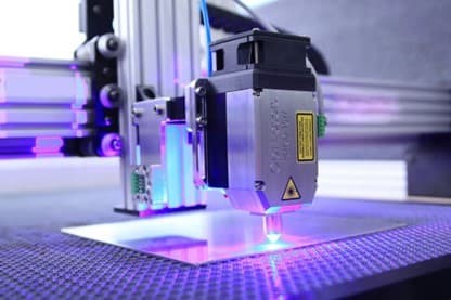 Microperforaciones láser en madera para crear nuevos acabados estéticos con retroiluminación